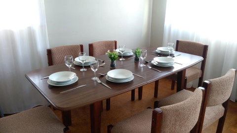 Large 5-Bedroom House With Wifi & Netflix Close To Taronga Western Plains Zoo - Accommodation Main Beach 1