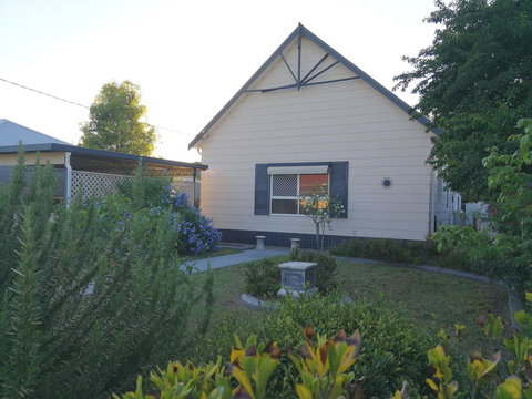 Large 6-Bedroom House With Wifi & Netflix Close To Singleton CBD Hunter Valley - Accommodation Main Beach 0