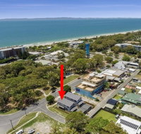 LAVISH BEACH HOUSE ON THE SURF SIDE - Accommodation Main Beach