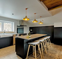 Le Chalets - Accommodation Main Beach