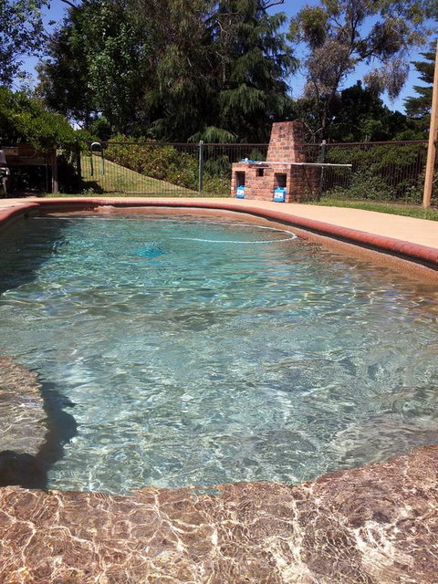 Leafield Cottages - Accommodation Main Beach 3