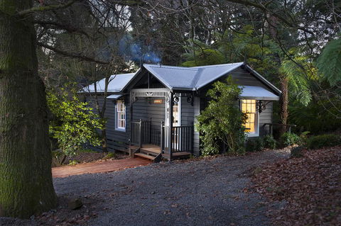 Leddicott Cottage - Accommodation Main Beach 0