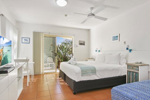 Lennox Beach Resort - Accommodation Main Beach 1