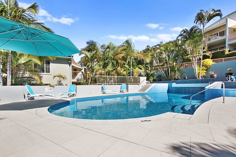 Lennox Beach Resort - Accommodation Main Beach 0