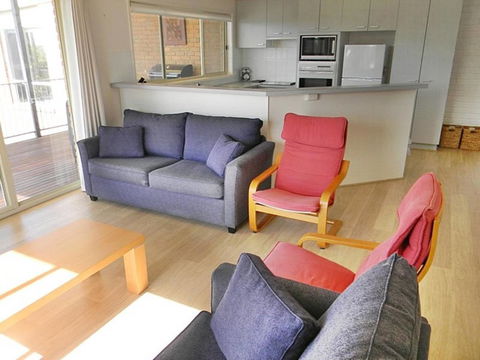 LIFE'S A BEACH - Accommodation Main Beach 1
