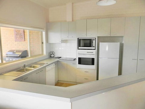 LIFE'S A BEACH - Accommodation Main Beach 3