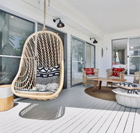 Lighthouse Lounge - Accommodation Main Beach