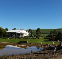 Linger Longer Cottages - Accommodation Main Beach