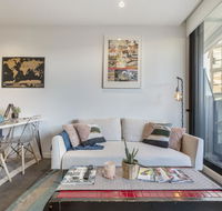LUXURIOUS RIVERSIDE RESORT STYLE APARTMENTPOOLSPAGYMROOFTOP WITH CITY VIEWS - Accommodation Main Beach