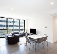 Luxury 3 Bedroom Apartment in an Amazing Location - Accommodation Main Beach