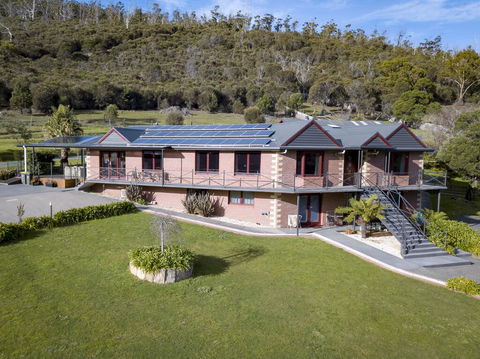 Luxury 6 Bedroom Home With Pool And Spa - Accommodation Main Beach 0
