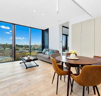 Luxury and Right next to the Central station  Shopping Center - Accommodation Main Beach