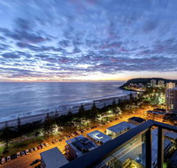 Luxury Beachfront Sky Home Exceptional Ocean Views - Accommodation Main Beach