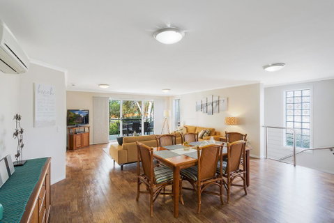 Luxury Boardwalk Apartment - Unit 7 - Accommodation Main Beach 3