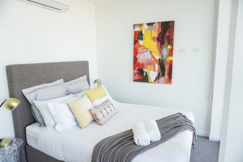 Luxury Central Apartment - Accommodation Main Beach 1