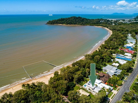 Luxury Living On The Beachfront - Accommodation Main Beach 1