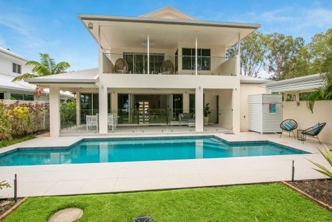 Luxury Living On The Beachfront - Accommodation Main Beach 0
