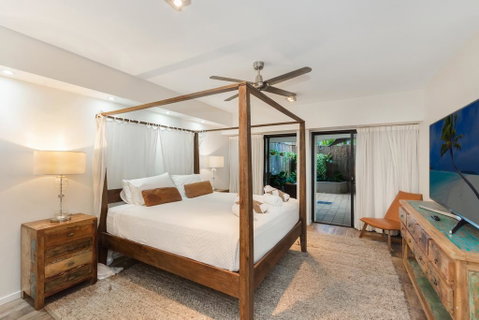 Luxury Pool Side Apartment In Beachfront Resort - Accommodation Main Beach 3