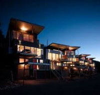 luxury Scandinavian townhouse - Accommodation Main Beach