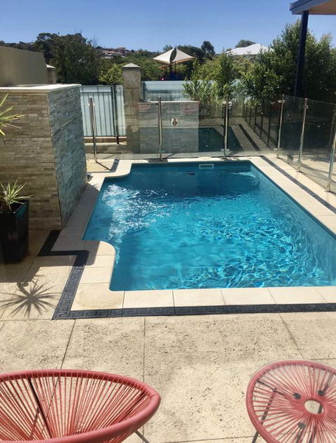 LUXURY VILLA W POOL & SPAS - Accommodation Main Beach 3