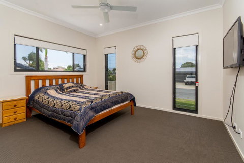 Luxury Waterfront Family Entertainer On Dolphin - Accommodation Main Beach 2