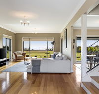 LUXURY WATERFRONT FAMILY HOME-TASMANIA I-L'Abode - Accommodation Main Beach