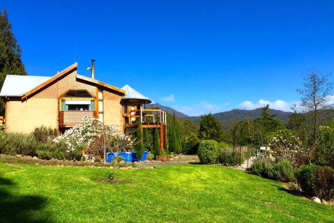 MAGICAL MOUNTAIN RETREAT - 20 Mins To CBD And Only 10 To MONA! - Accommodation Main Beach 2