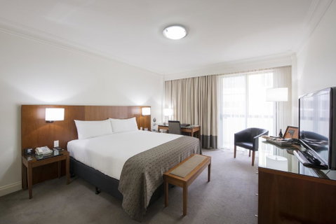 Majestic Roof Garden Hotel - Accommodation Main Beach 0