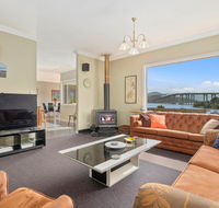Manfield City Waterfront View Cottage - Accommodation Main Beach