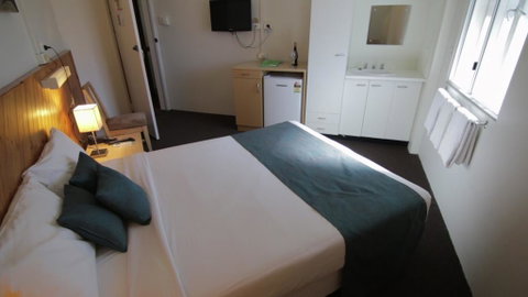 Manly Hotel - Accommodation Main Beach 3