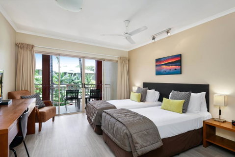 Mantra Amphora - Accommodation Main Beach 1