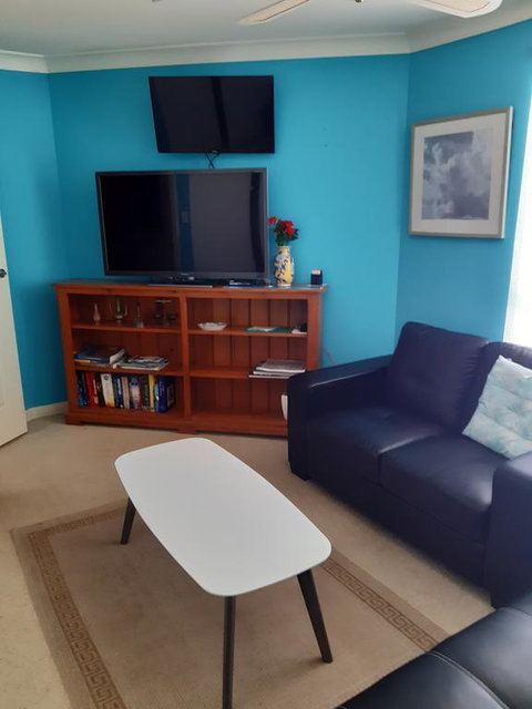 Maxs Beachside Villa - Accommodation Main Beach 3