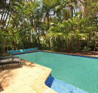 Mayfield 23 - 5 BDRM Home with Pool - Accommodation Main Beach