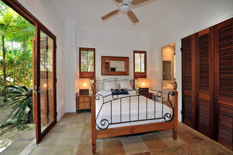 Mediterranean - Accommodation Main Beach 3