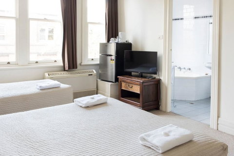 Mercantile Hotel - Accommodation Main Beach 2