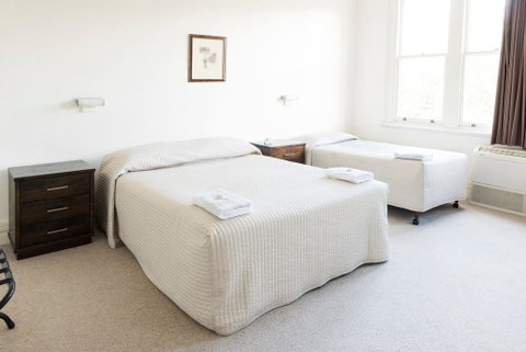 Mercantile Hotel - Accommodation Main Beach 1