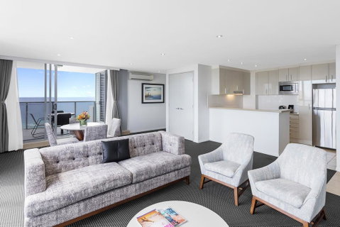 Meriton Suites Broadbeach - Accommodation Main Beach 3