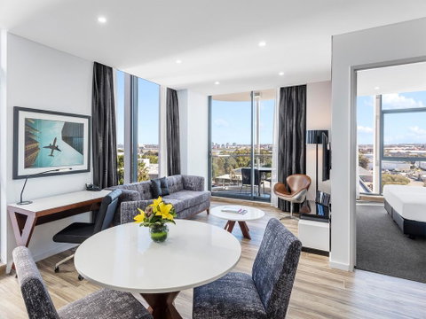 Meriton Suites Mascot Central - Accommodation Main Beach 0