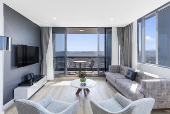 Meriton Suites Southport with Accommodation Main Beach