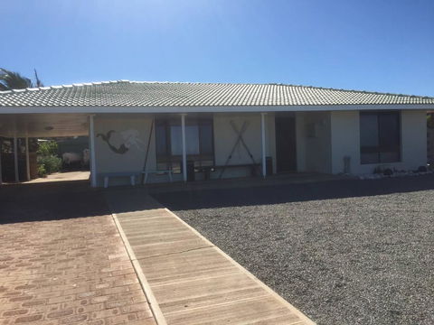 Mermaid Beachside Accommodation - Accommodation Main Beach 0