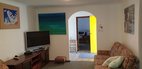 Mermaid Beachside Accommodation - Accommodation Main Beach 2