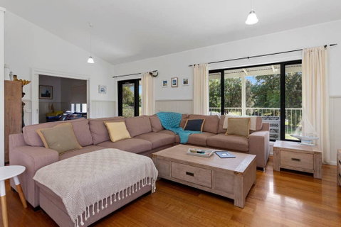MERMAIDS ON MARENGO - Large Home With Wifi - Accommodation Main Beach 0