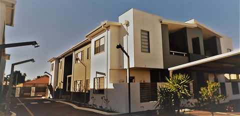 MERRIFIELD Foothill Suites - RELAXING LIFETYLE CHOICE - Accommodation Main Beach 3