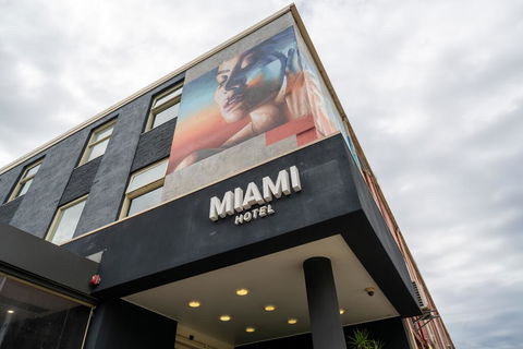 Miami Hotel Melbourne - Accommodation Main Beach 0