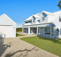 Middle Rock Beach House - Beach Front Lake Cathie - Accommodation Main Beach