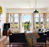 Milk and Honey - Accommodation Main Beach