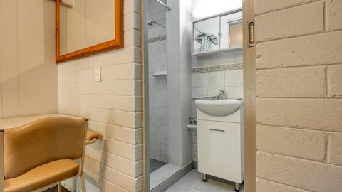 Millers Cottage Motel - Accommodation Main Beach 1
