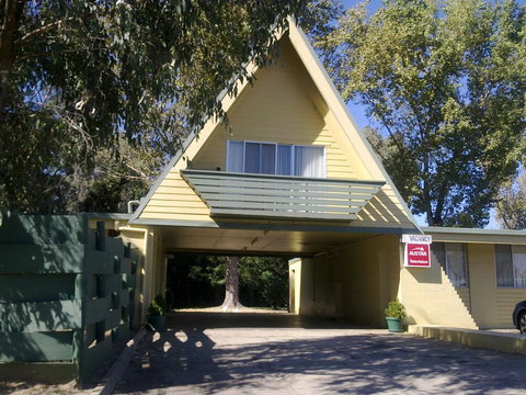 Millers Cottage Motel - Accommodation Main Beach 0