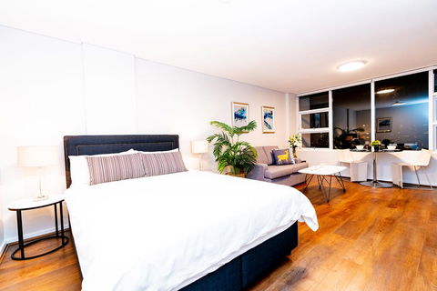 MLB38-Panoramic View Studio Near Sydney Harbour - Accommodation Main Beach 3