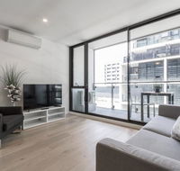Modern  Bright 2BR Apt- Parking WIFI Pool  Gym - Accommodation Main Beach